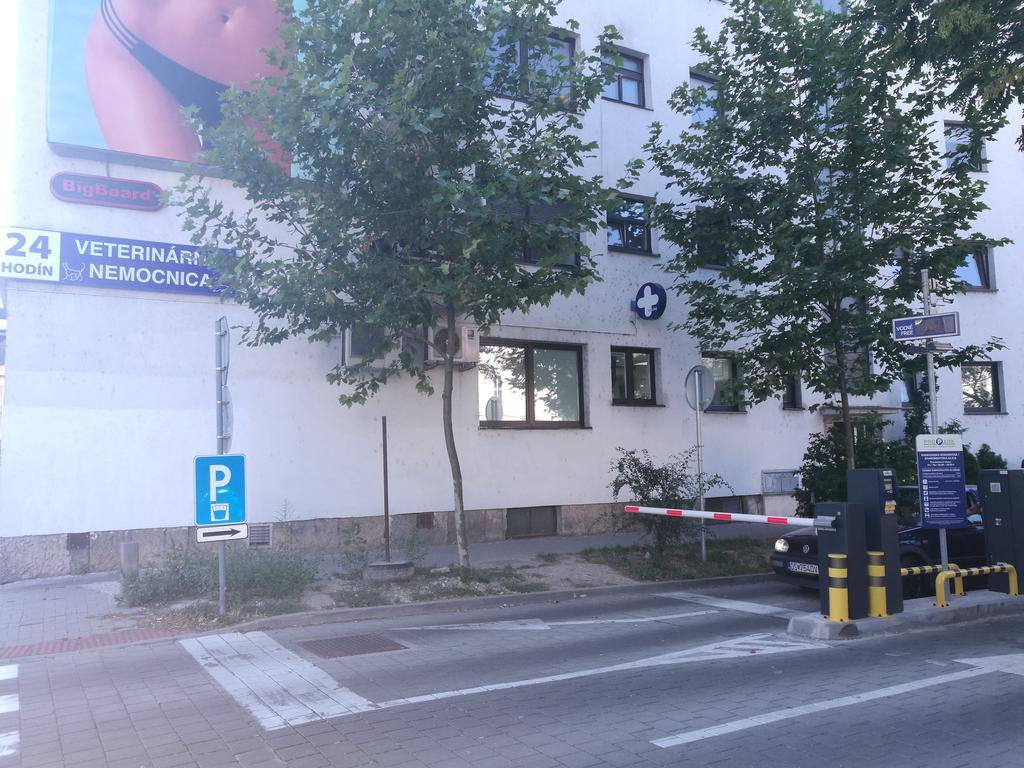 Apartment Maximilian Bratislava Exterior foto