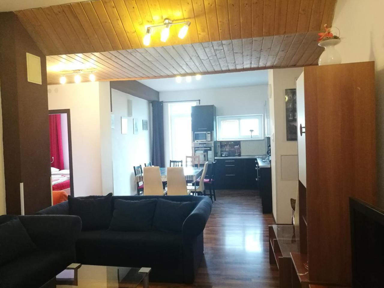 Apartment Maximilian Bratislava Exterior foto